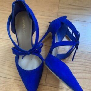 Saks Fifth Avenue, Royal Blue Suede Heels, size 6.5